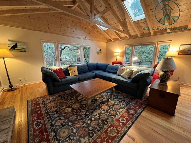 Foto del edificio - Updated & Spacious Four Bedroom Home in Peaceful Carmel Location
