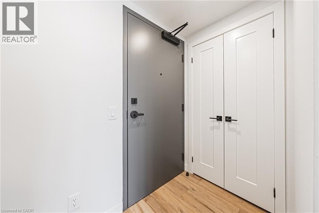 Photo du bâtiment - 555 Sanatorium Rd