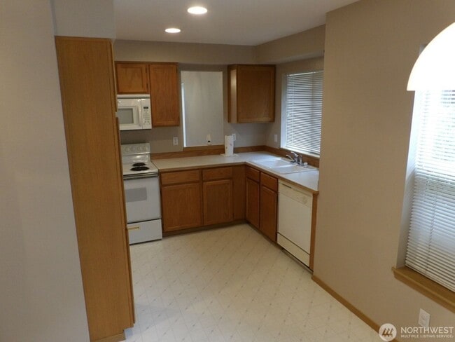 Building Photo - 3Bd/2.5Ba Bothell Townhouse