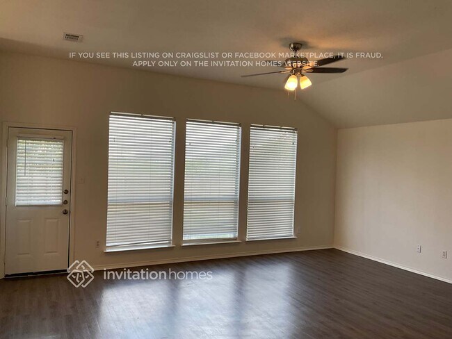 Building Photo - 1434 Vanderbilt Ln