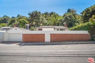 Building Photo - 881 N Beverly Glen Blvd