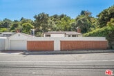 Foto principal - 881 N Beverly Glen Blvd
