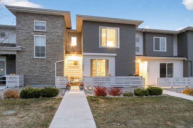 Foto del edificio - 16370 Alzere Pl