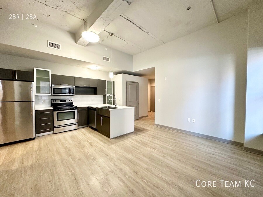 Foto principal - 306 E 12th St