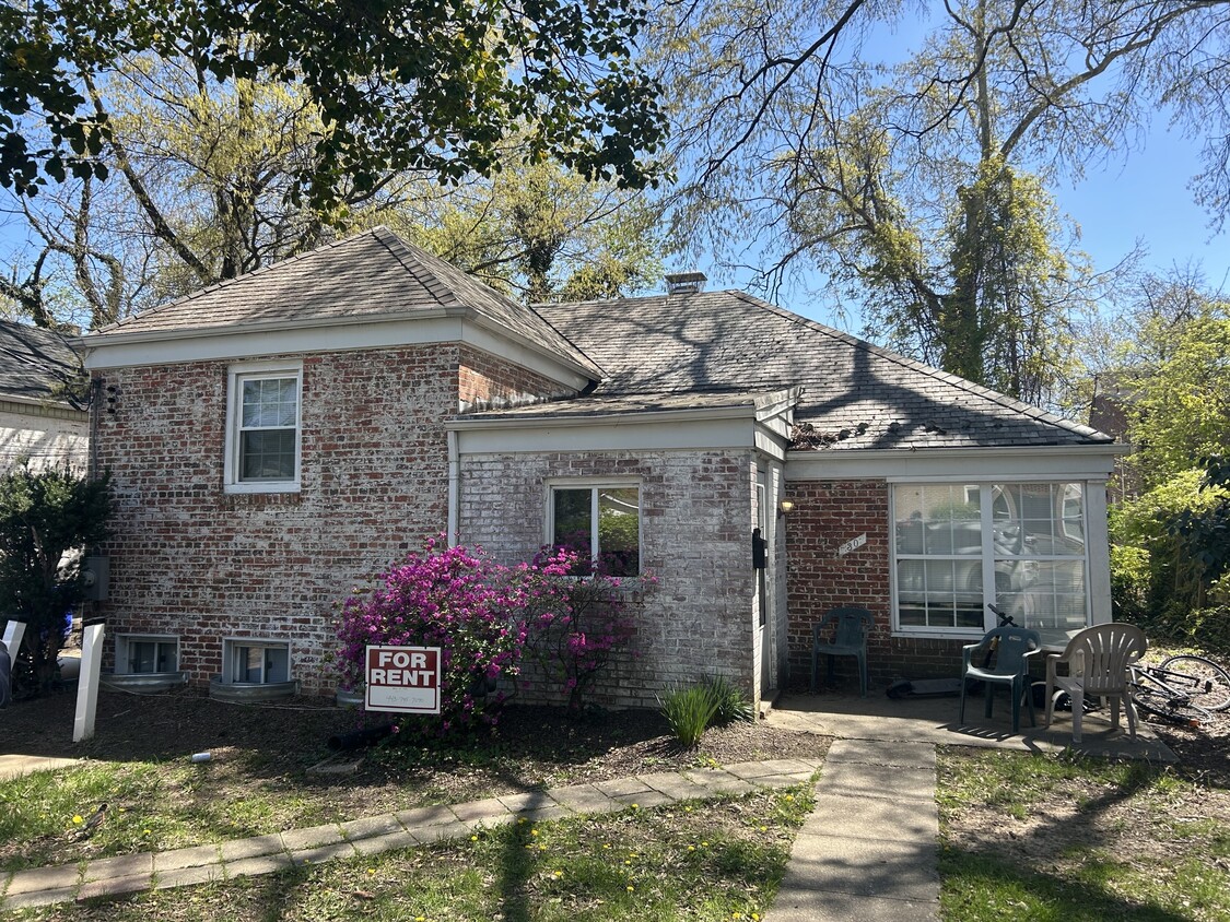 Primary Photo - 7307 Dickinson Ave