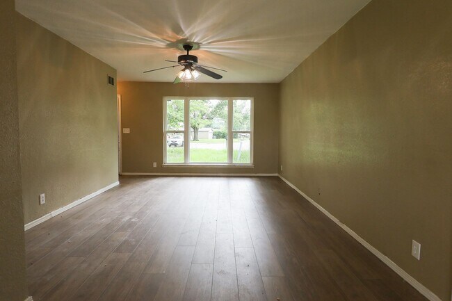 Foto del edificio - Midtown 3 Bedroom Gem! Available for move ...