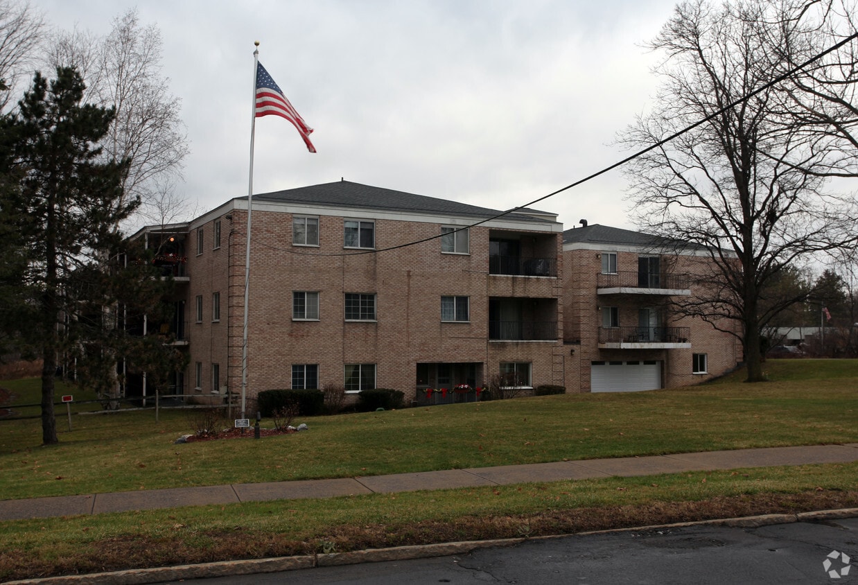 Georgian Court 2410 Oneida St Utica NY 13501 Apartments com Georgian Court 2410 Oneida St Utica NY 13501 Apartments com