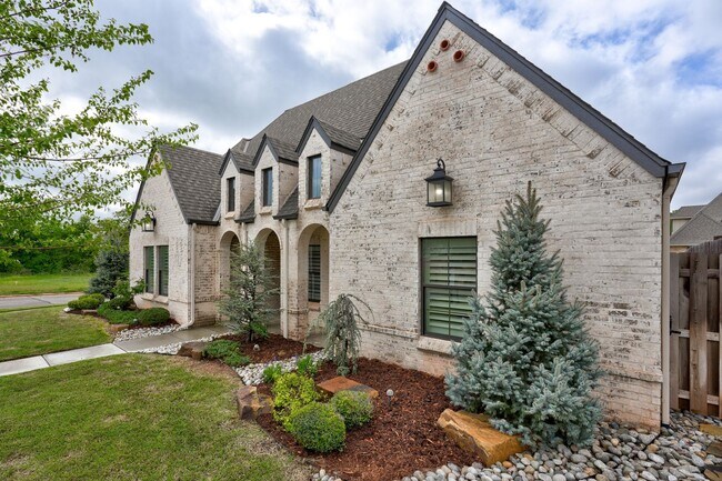 Building Photo - Furnished Luxury Home in Edmond