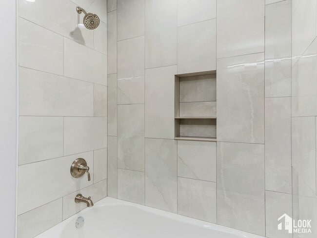 Foto del edificio - 2507 Lillian Ln