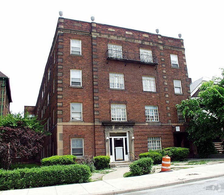 Building Photo - Taylor Gardens