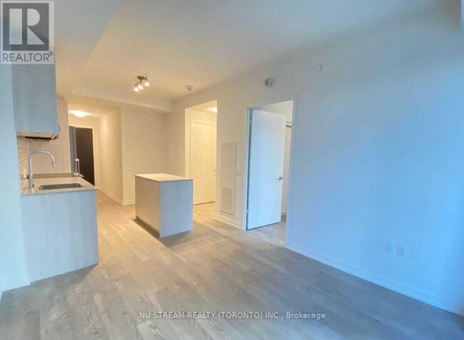 Photo du bâtiment - 8868 Yonge St