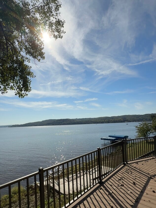 Primary Photo - 351 River St