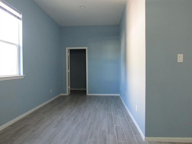 Building Photo - 5205 Lawndale St