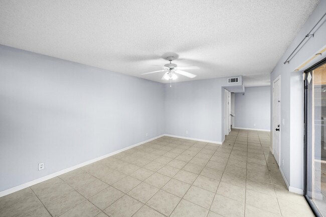 Foto del edificio - 8237 Severn Dr