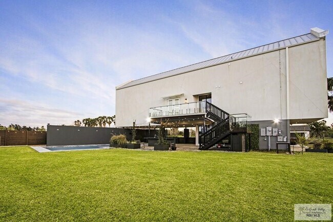 Building Photo - 166 N San Roman Rd