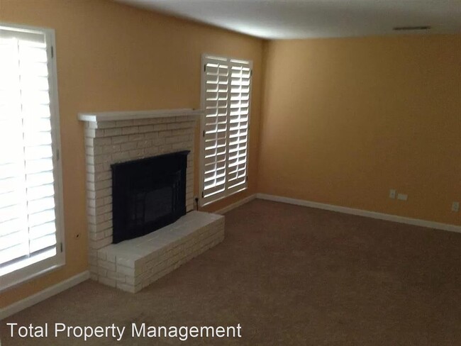 Building Photo - 2 br, 2 bath House - 470 E. Prosperity Ave.