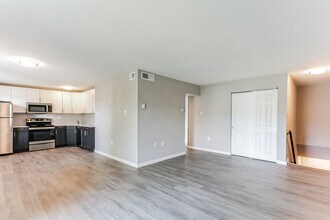Kitchen - Newpointe Apartments