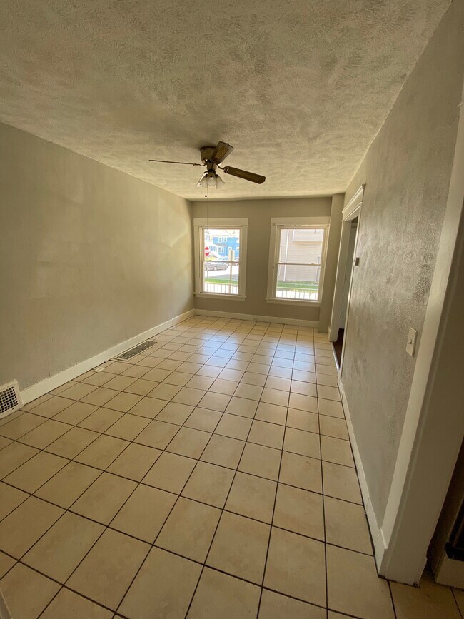 Dining room - 9701 Denison Ave