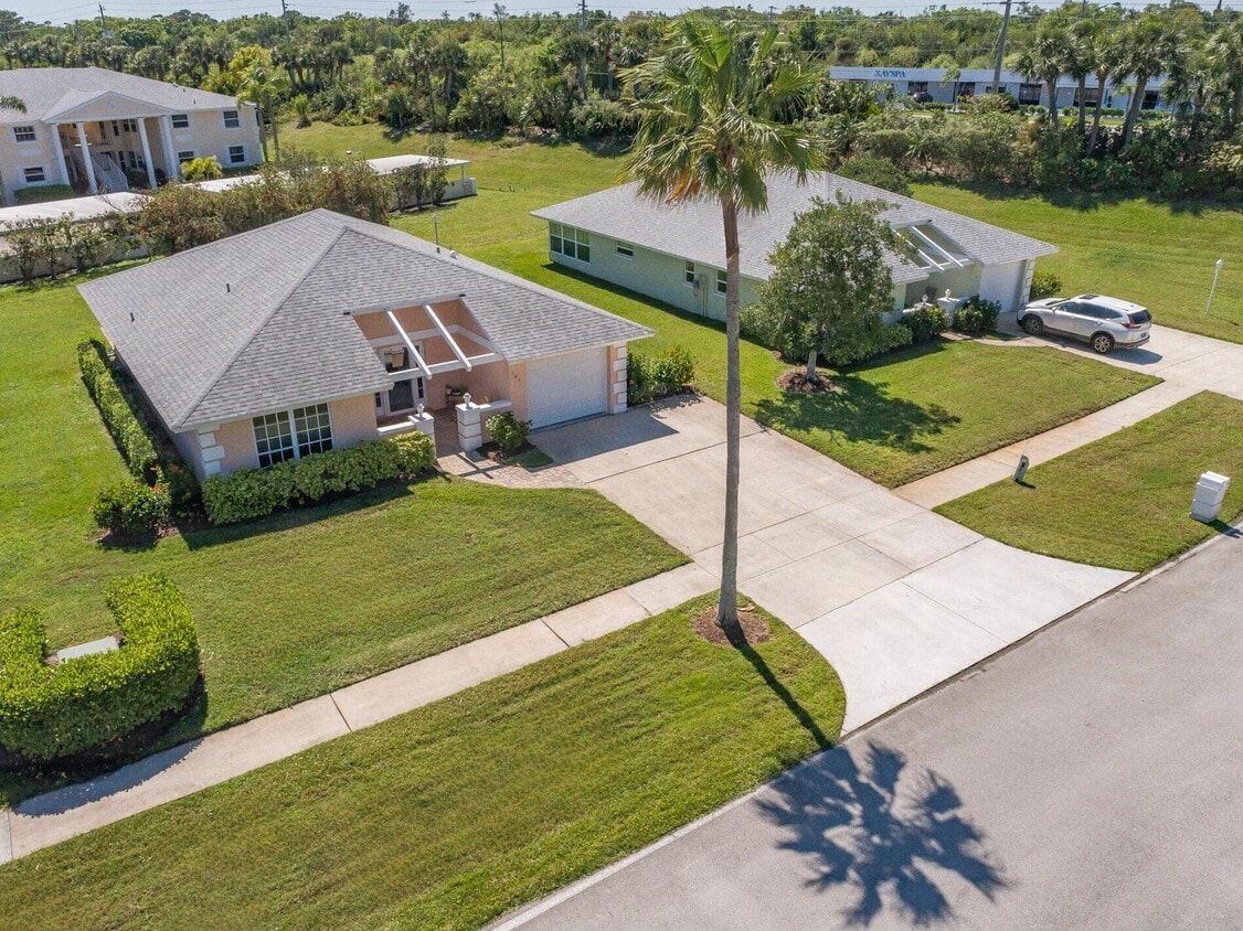Primary Photo - 105 Grove Island Cir