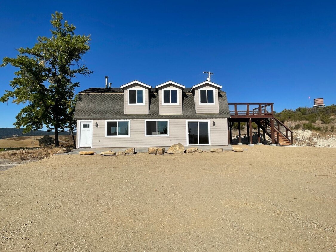 3 br, 1.5 bath House 1920 Vineyard Drive House Rental in Templeton, CA