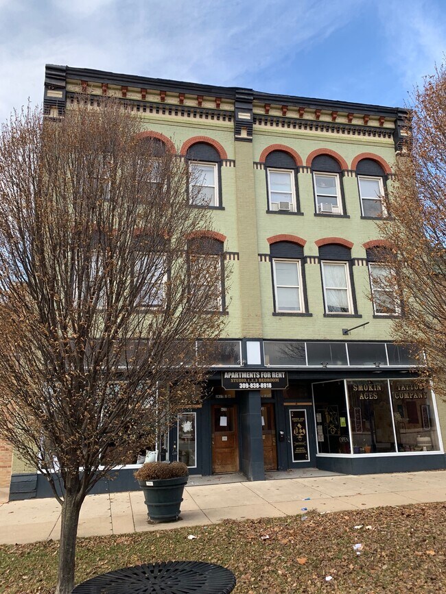 Building Photo - 622 N Main St