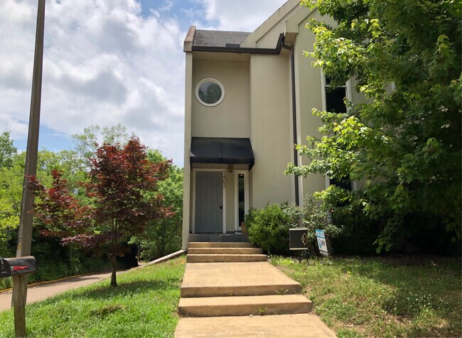 Building Photo - 1402 E Jackson Ave