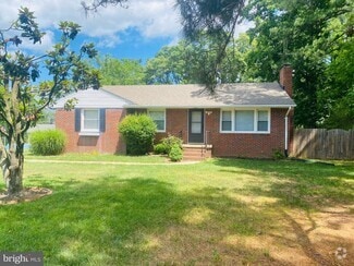 Building Photo - 856 Churchill Dr