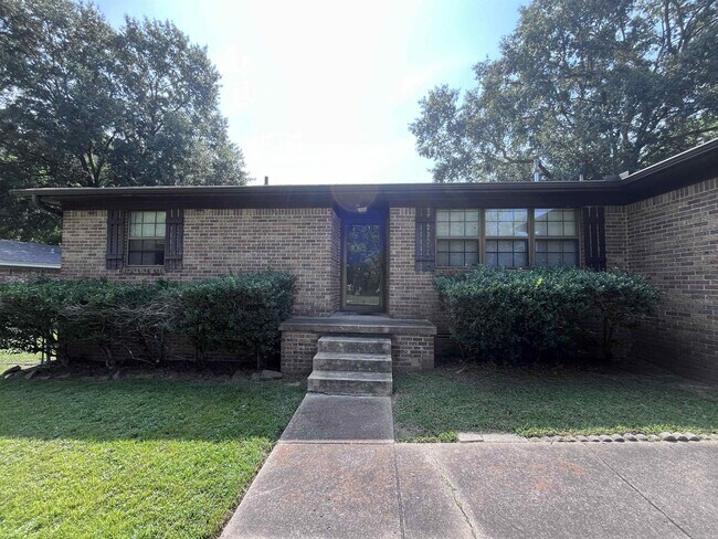 Foto del edificio - 215 Berkshire Cir