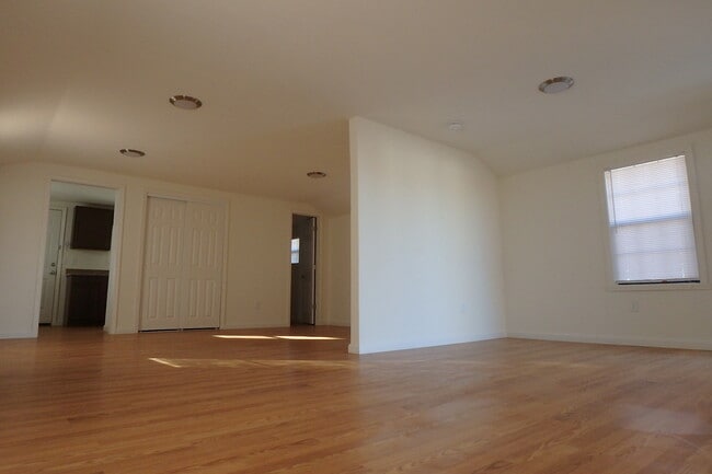 Building Photo - 910 S Virginia St