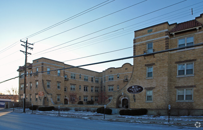 Building Photo - The Majestic