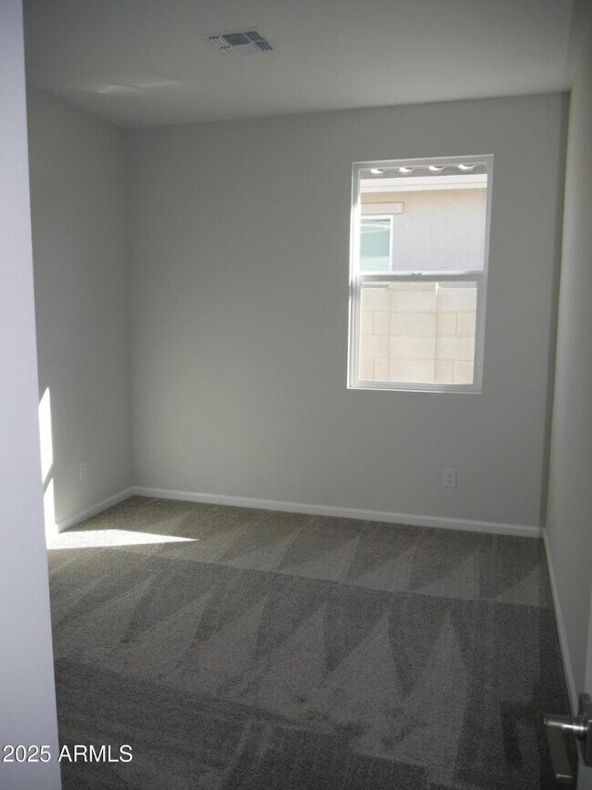 Foto del edificio - 18156 W Daley Ln