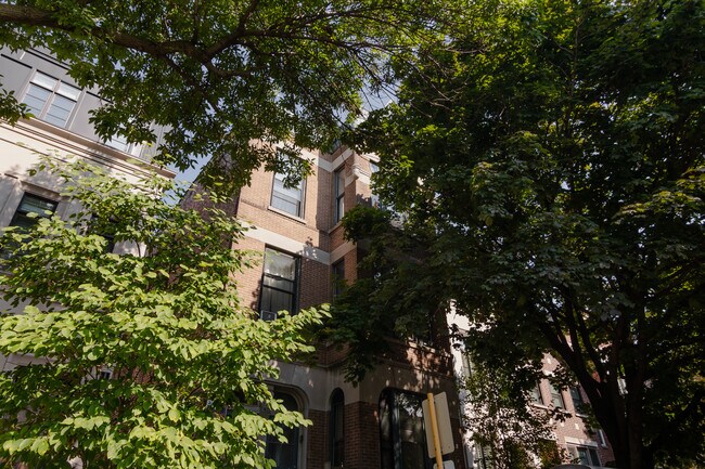 Foto del edificio - 1825 N Bissell St
