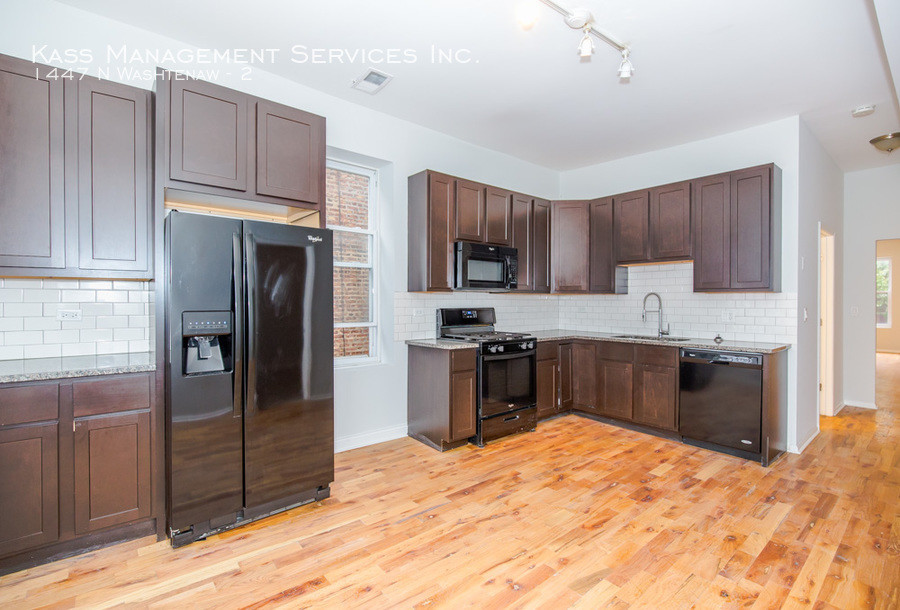 Primary Photo - 1447 N Washtenaw Ave