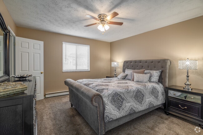 1BD, 1BA - 600SF - Bedroom - Hillbrook Apartments