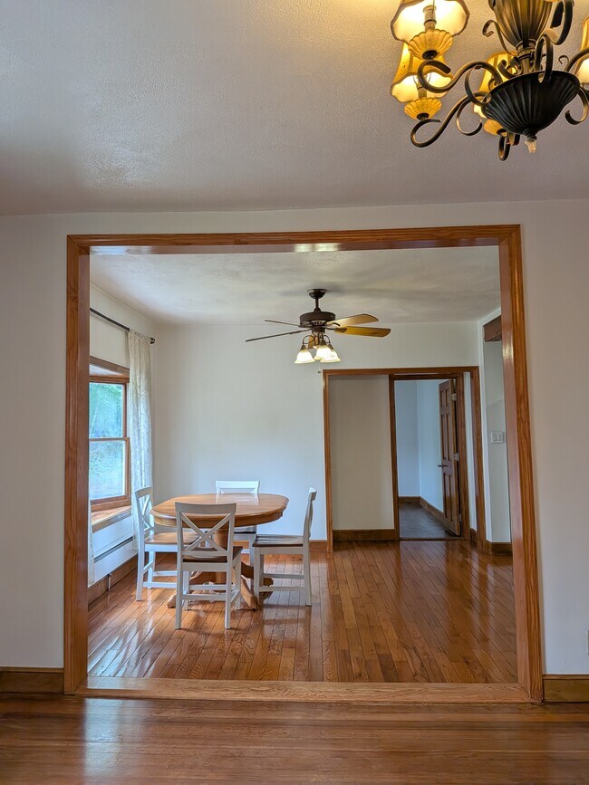 Comedor - 1291 Main St