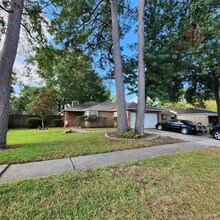 Building Photo - 6938 Foxbrook Dr