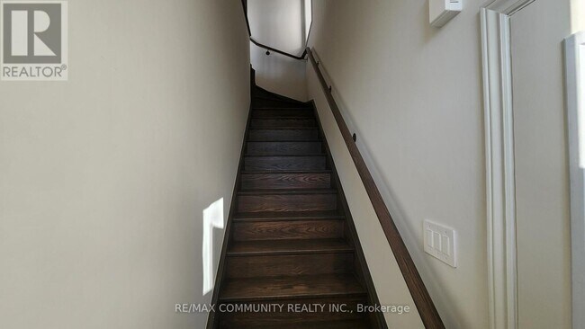 Building Photo - 58 Brent Cres