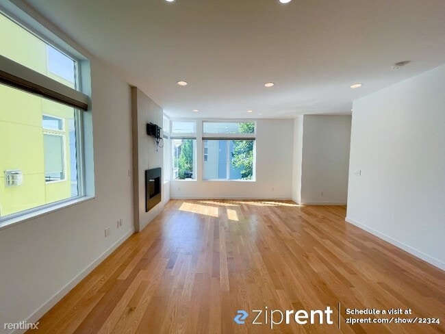 Building Photo - 3 br, 2.5 bath Townhome - 934 North 97th S...