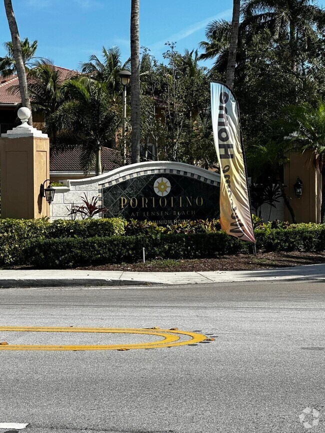 Beau Rivage East Apartments for Rent with Hardwood Floors Jensen