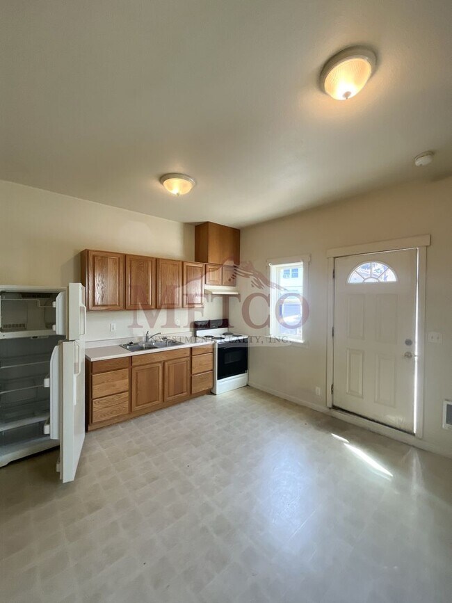 Building Photo - 15401