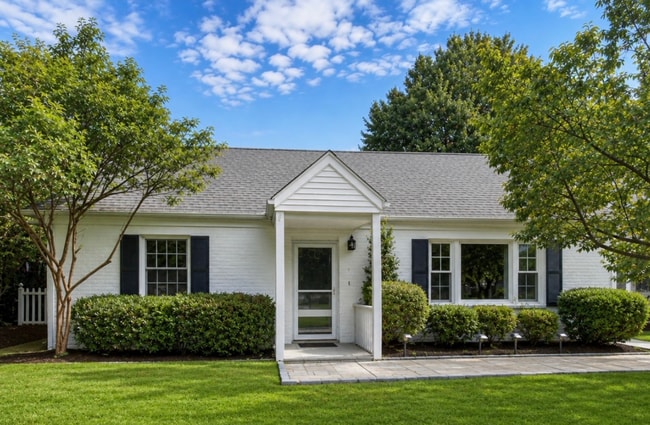 Photo - 17 Arnold St (Old Greenwich, CT) House
