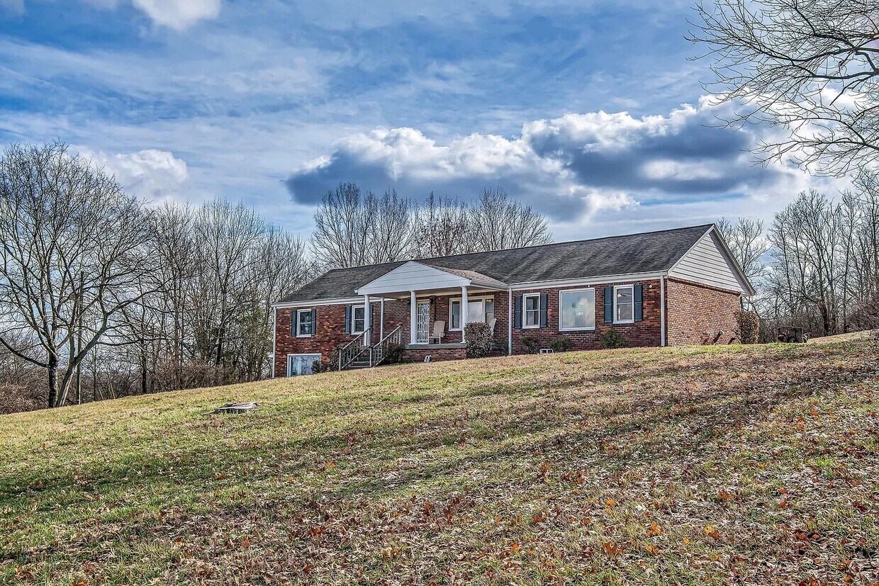 Primary Photo - 3245 Kings Ln