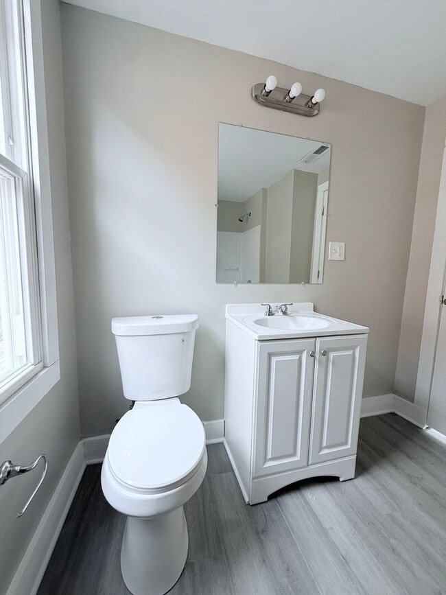 Foto del edificio - Freshly Renovated Cleveland Duplex Unit with Utilities Included