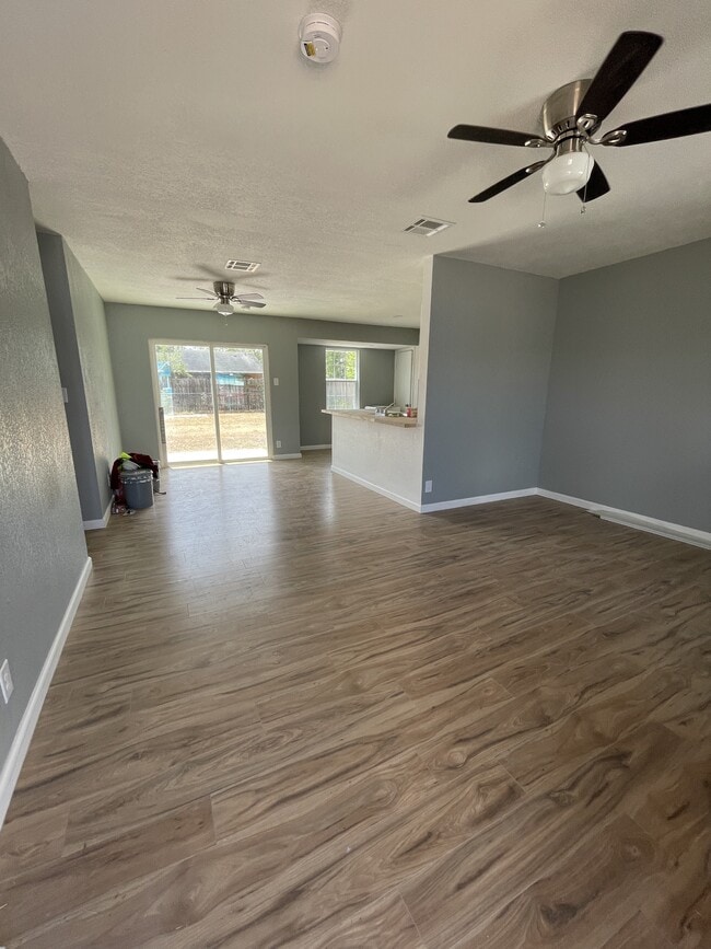 Building Photo - 8834 Five Palms Dr