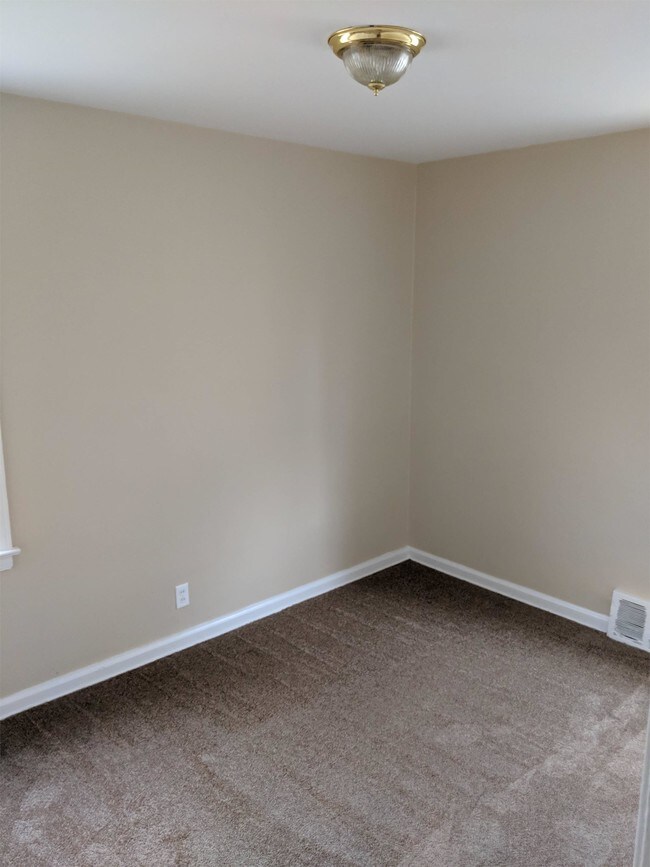Foto del edificio - 25650 W Outer Dr