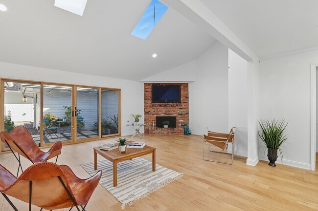 Foto del edificio - 6518 Kury Ln