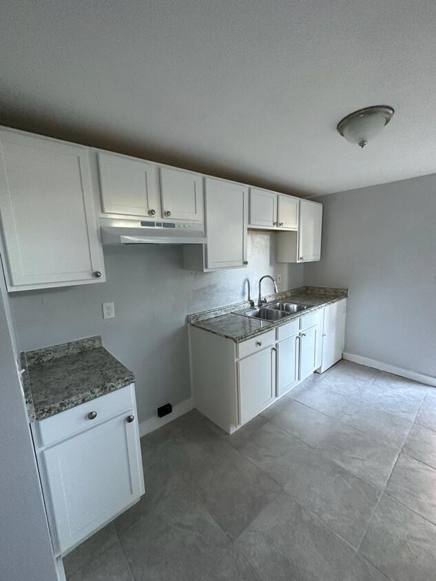 Primary Photo - Fully Renovated 2/1 Single Family Availabl...