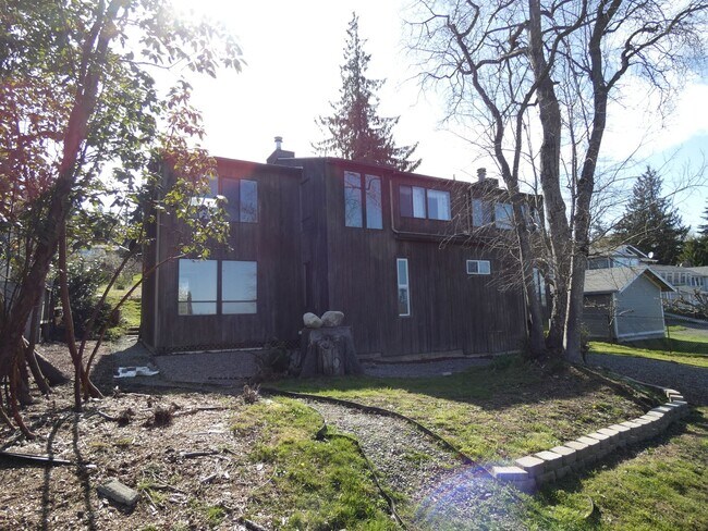 Foto del edificio - 1627 E 5th St