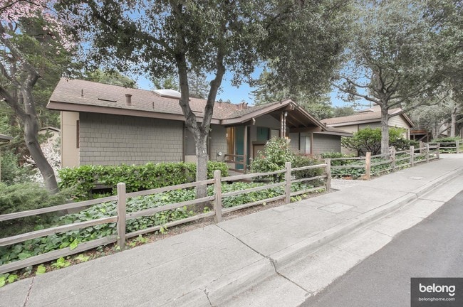 Building Photo - 4640 Clarewood Dr