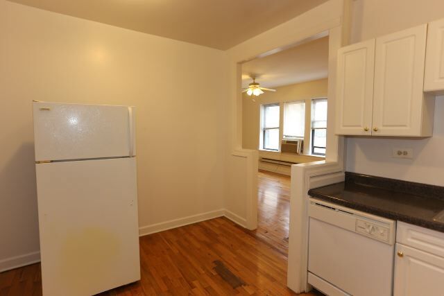 Foto del edificio - 3725.5 N Pine Grove Ave